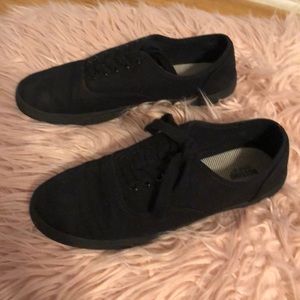 🖤 Basic Black Canvas Laced Mossimo Sneakers